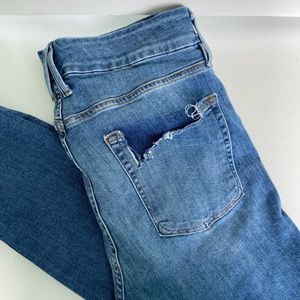 Good American Good Legs Ripped Pocket Skinny Jeans Size 32/14 (GLCCP899T)